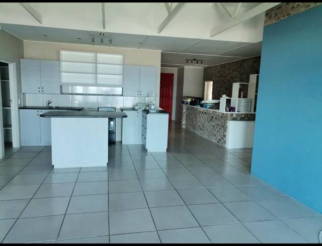 2 BEDROOM PROPERTY TO RENT IN OUTENIQUA STRAND